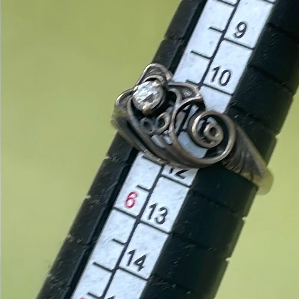 Antique Sterling Silver Swirl Ring with Cristal